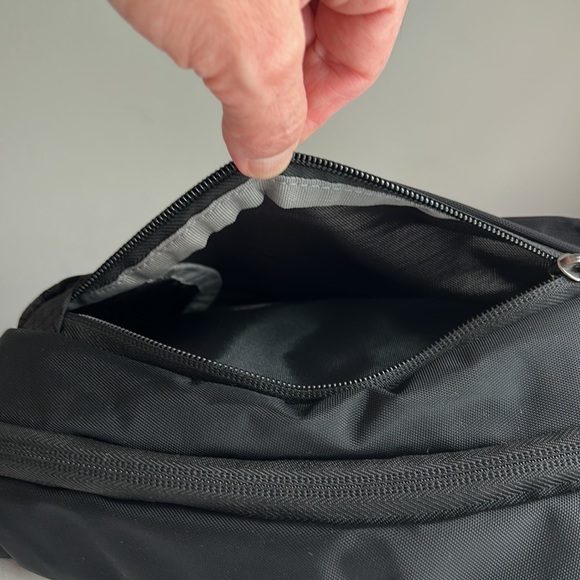 NWOT Tanluhu Sling Crossbody Bag in Black - Picture 7 of 8